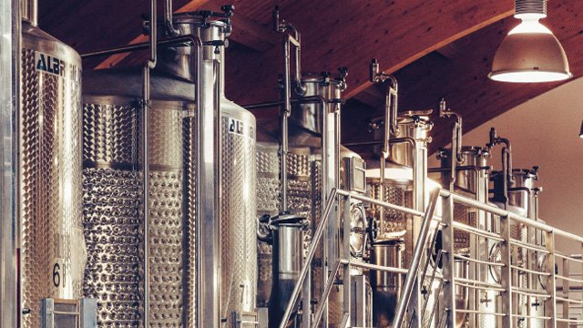 //www.sergraff.com/globalassets/images/media/here-magazine/no36/wine_production_story_640x360.jpg.